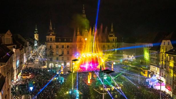 Lichtshow vor Rathaus