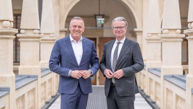 Politiker im Landhaus