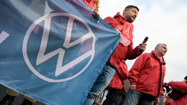 VW Mitarbeiter bei einem Warnstreik