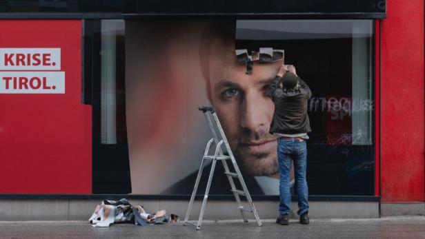 Das Konterfei von Georg Dornauer an der Fassade der SPÖ-Zentrale hat die Partei bereits entfernen lassen