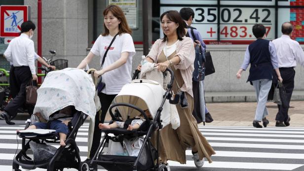 Gegen Geburtenkrise: Tokio führt Vier-Tage-Woche ein