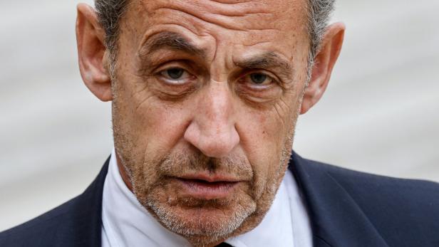 Nicolas Sarkozy zu einem Jahr Haft mit Fußfessel verurteilt