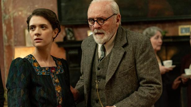 Freud und seine Tochter Anna: Anthony Hopkins und Liv Lisa Fries in „Freud – Jenseits des Glaubens“ 