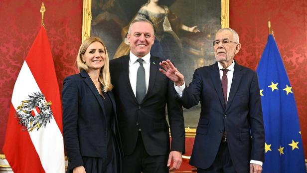 Mario Kunasek mit Frau Sabrina und Bundespräsident Alexander Van der Bellen