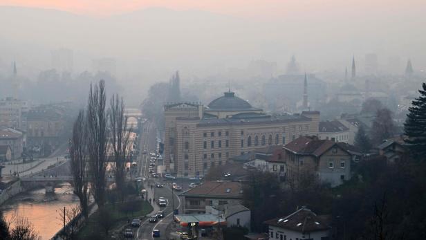 Gefährlicher Smog in Sarajevo: Bürger sollen Masken tragen