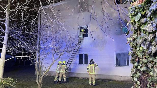 Dramatische Rettungsaktion nach Wohnungsbrand in Hall