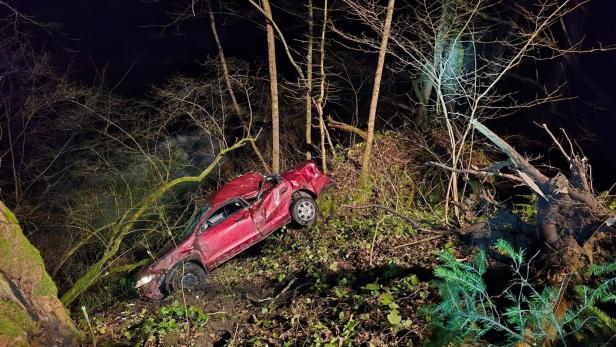 Pkw-Lenker in Waidhofen an der Ybbs beinahe in Fluss gestürzt