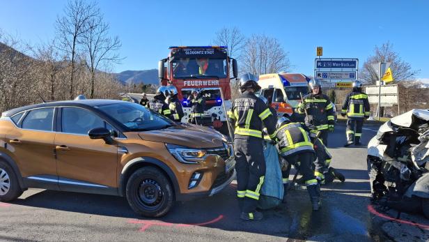 Drei Verletzte bei Verkehrsunfall im Bezirk Neunkirchen