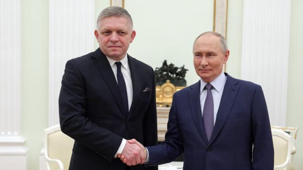 Robert Fico unangekündigt zu Gesprächen mit Putin im Kreml