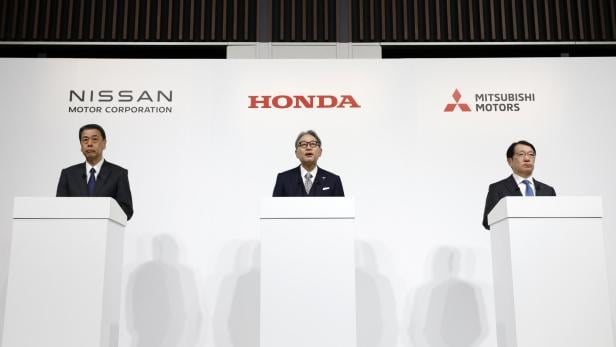 Joint press conference between Nissan Motor, Honda Motor, and Mitsubishi Motors