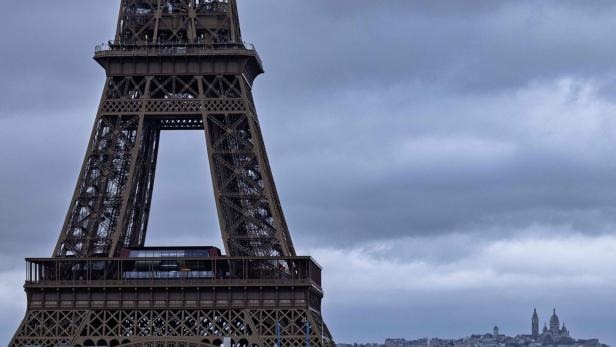 Eiffelturm wurde nach Brand evakuiert – Ursache steht fest