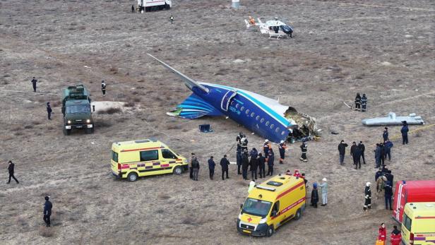 Flugzeugabsturz: Maschine kollidierte mit Vogelschwarm - 28 Überlebende geborgen