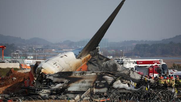 Crash bei Landung: Fast alle Insassen tot nach Flugzeugunglück in Südkorea