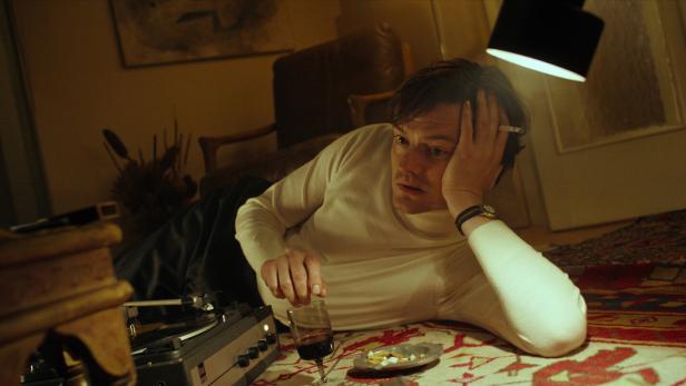 Sam Riley als genialer, aber emotional instabiler Choreograf John Cranko (derzeit im Kino) 