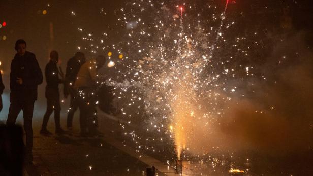 Feuerwerk auf einer Straße