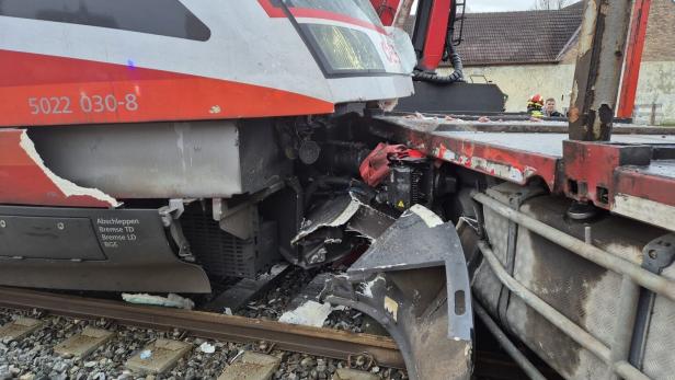 Horror für jeden Autofahrer: Kein Rotlicht auf Bahnübergang