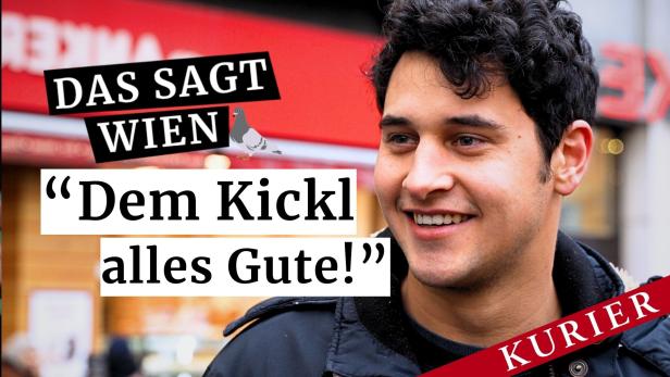 Ein junger Mann mit dunklen Haaren lächelt am Schwedenplatz in Wien. Text: DAS SAGT WIEN "Dem Kickl alles Gute!"