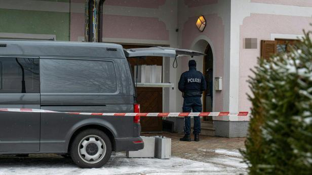 Ehefrau angeschossen: Mutmaßlicher Schütze reglos in Garage aufgefunden