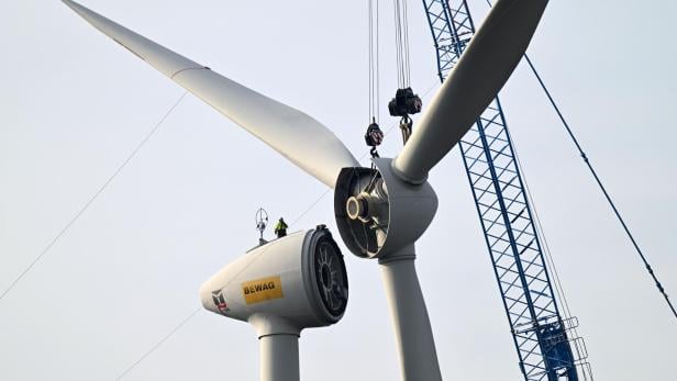 ++ THEMENBILD ++ WINDPARK / ENERGIE / STROM / WINDRÄDER / WINDKRAFT / WINDENERGIE