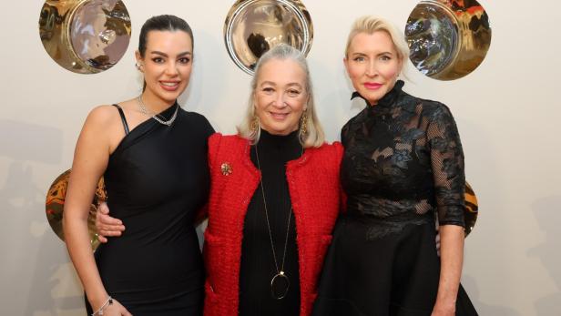 Model Nadine Mirada, Museums-Direktorin Agnes Husslein-Arco und Heather Mills