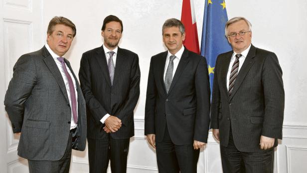 Telekom-Gruppenbild: Ronny Pecik, Carlos Elizondo, Michael Spindelegger, Rudolf Kemler (von li.).