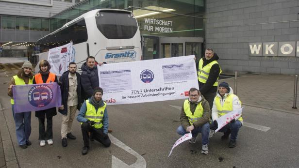 KV-VERHANDLUNGEN BUSLENKER - KUNDGEBUNG FÜR BESSERE ARBEITSBEDINGUNGEN IN WIEN Kundgebung für bessere Arbeitsbedingungen der Buslenkerinnen und Buslenker