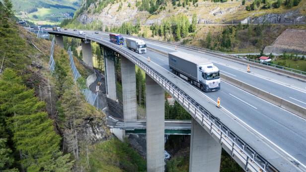 Die Polizei reagiert auf eine  Engstelle – die Luegbrücke auf der A13 – mit neuen Kräften  