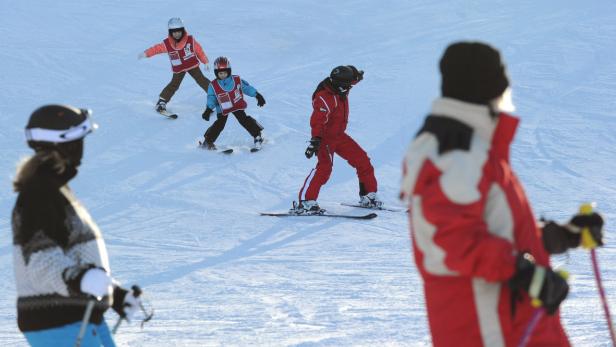 Heimische Skischulen orten zunehmend Konkurrenz.