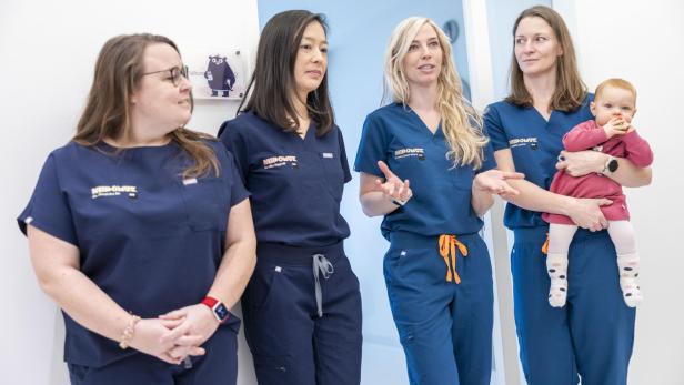 PVE Nepomuk Wien-Währing: die Kinderärztinnen Alexandra Ille, Mika Rappold, Helena Spitzer, Sophia Zacher (mit Tochter).
