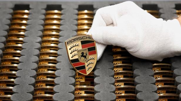 Porsche will wieder mehr auf Verbrenner setzen