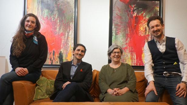 46-212897496 Gaben erste Einblicke in die künftige Stadtpolitik: Alice Obermann (BUGS), der designierte SPÖ-Bürgermeister David Pöcksteiner, Eva Hottenroth (SPÖ) und der als Vizebürgermeister geplante Joseph Hofmarcher (BUGS) v.l.