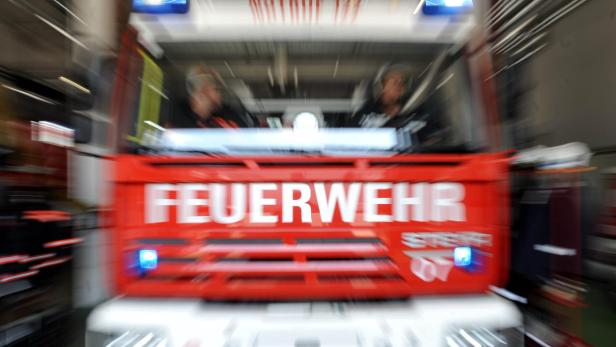Feuerwehr, Wiener Berufsfeuerwehr,Feuerwehrauto,Blaulicht,Feuerwehr Auto,Einsatzfahrzeug