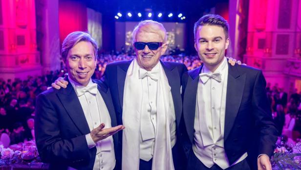 Manager Helmut Werner mit Sänger Heino und Moderator und Mitarbeiter Benedict Bartsch