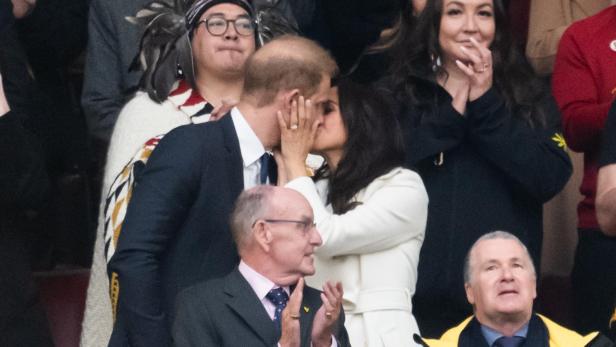 Liebes-Show in Vancouver: Harrys freche Ansage an Meghan vor ihrem Kuss