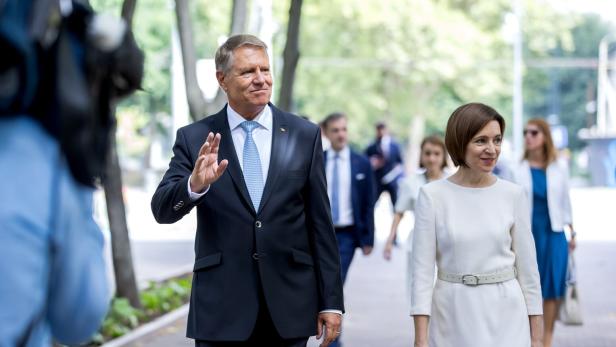 Rumänien: Präsident Klaus Johannis tritt in politischer Krise zurück