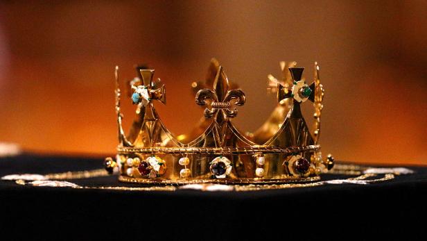 Eine Krone auf dem Sarg von Richard III. Eine Krone auf dem Sarg von Richard III.
