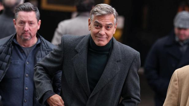 George Clooney makes his Broadway debut in "Good Night, and Good Luck\ George Clooney makes his Broadway debut in "Good Night, and Good Luck\