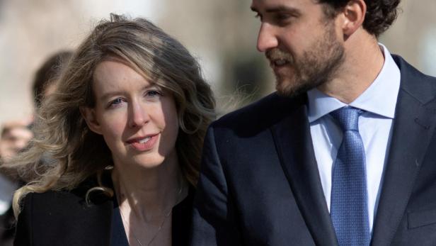FILE PHOTO: Theranos founder Holmes arrives at federal court in San Jose, California
