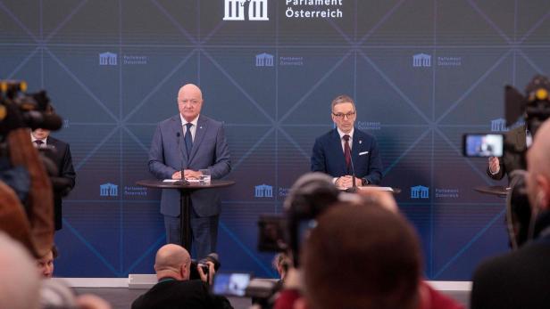 Christian Stocker und Herbert Kickl bei einer Pressekonferenz