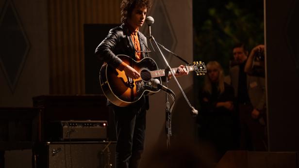 46-213017041 Singt und spielt alles selbst: Timothée Chalamet als Bob Dylan in „A Complete Unknown“