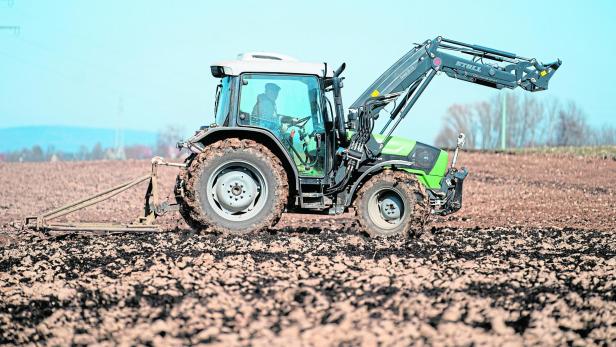 Landwirt bei der Feldarbeit