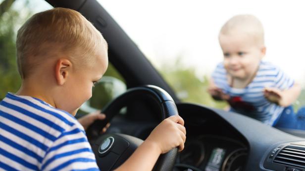 Warum Jungs Automarken auswendig lernen und Mädchen das nicht immer interessiert