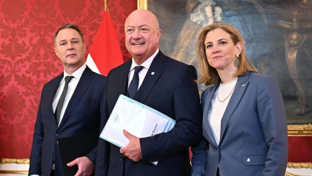 Parteichefs Babler (SPÖ), Stocker (ÖVP) und Meinl-Reisinger (NEOS)