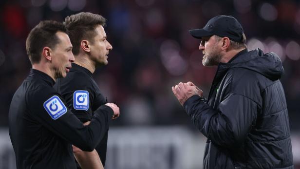 FBL-GER-CUP-LEIPZIG-WOLFSBURG Ralph Hasenhüttl ist sauer auf den Schiedsrichter