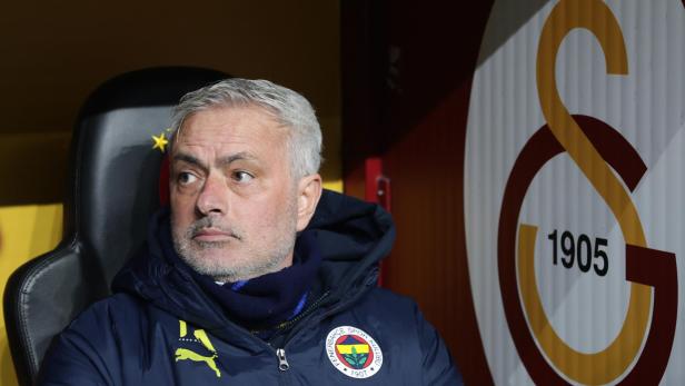 José Mourinho während eines Spiels Galatasaray gegen Fenerbahce in der türkischen Super League.