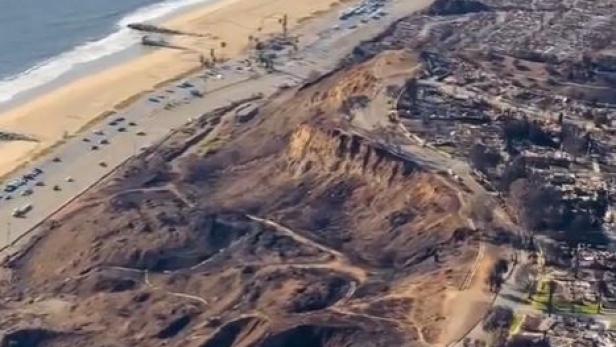 Aufnahme aus Vogelperspektive von Strand in Los Angeles