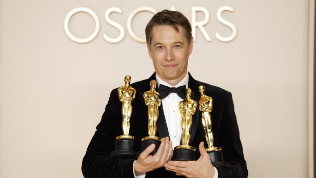 Sean Baker, Regisseur von „Anora“,  bekam vier Oscars überreicht und war eindeutiger Sieger des Abends