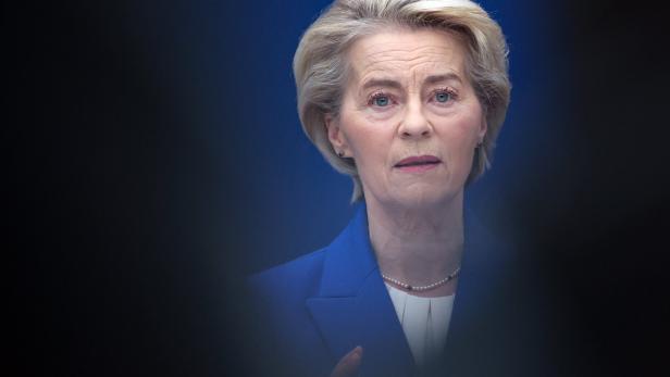 EU Commission chief holds press conference on defense package Europa geht es mit Gegenzöllen sachte an, Trump legt Zollpause für Deals ein