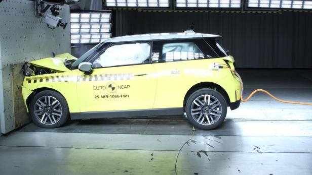 Groß gegen klein im E-Auto-Crashtest: Können auch kompakte Pkw sicher sein?