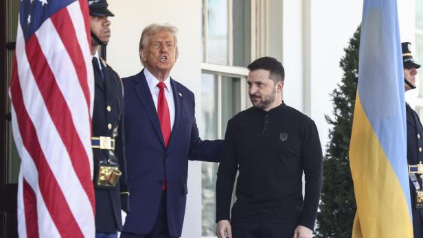 US President Donald Trump welcomes Ukrainian President Volodymyr Zelensky to the White House
